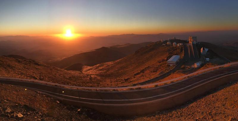 Západ slunce od chilské observatoře La Silla, 16.11.2017