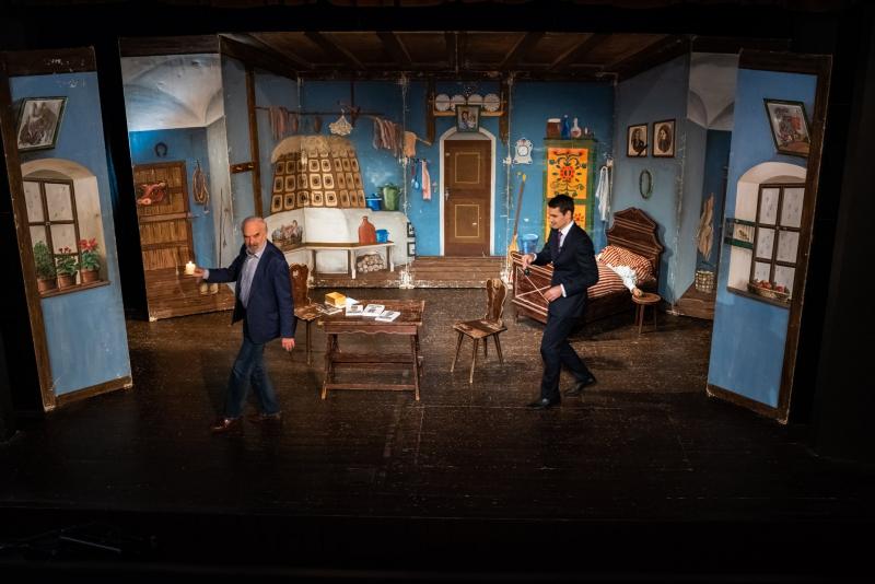 S panem Zdeňkem Svěrákem provádíme na scéně hry Záskok důkaz, že světlo je rychlejší než zvuk.